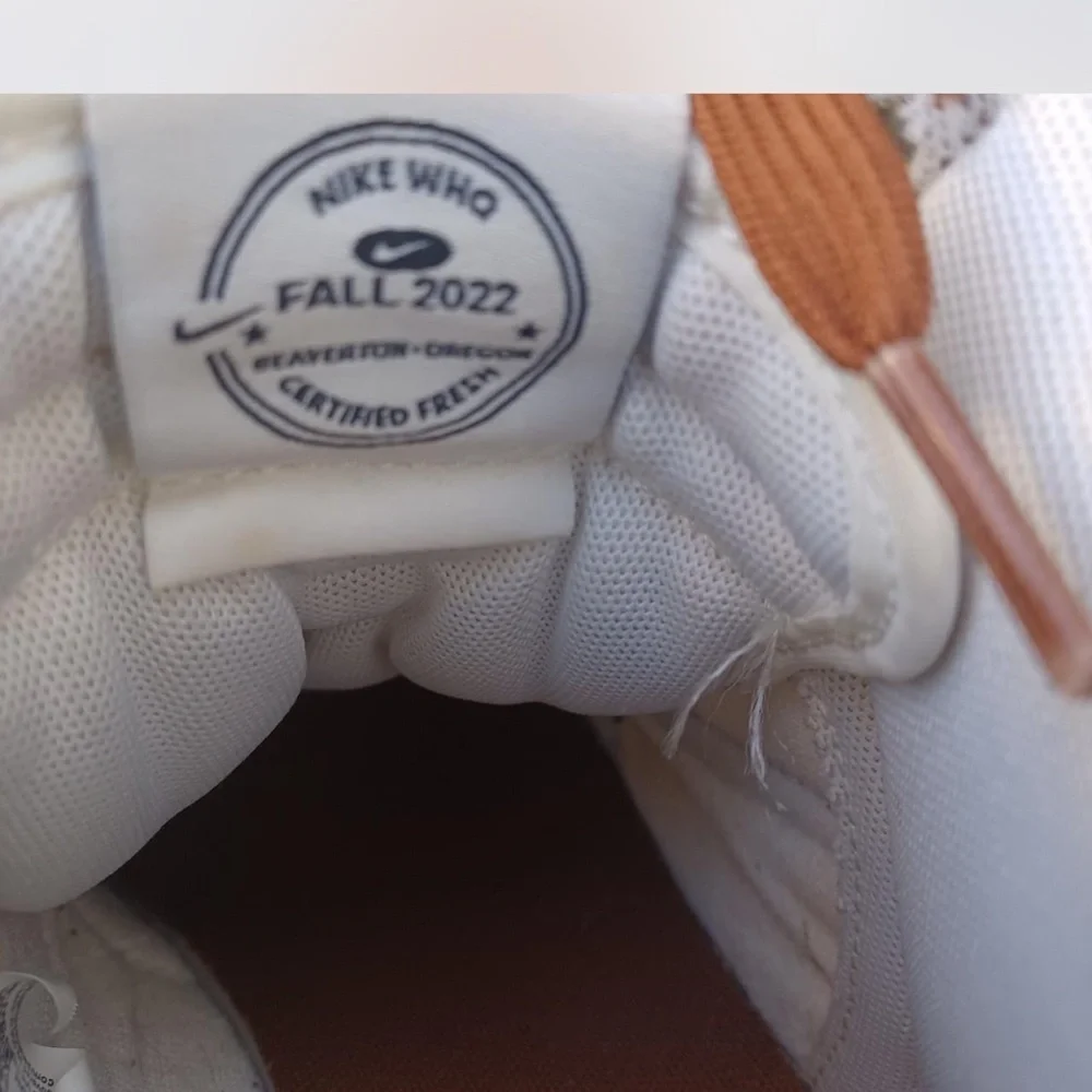 Nike Men's High-Top Sneakers in White and Brown